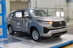 Toyota Innova HyCross It secured full marks in the side movable deformable barrier test (16/16). Toyota Innova HyCross It secured full marks in the side movable deformable barrier test (16/16).